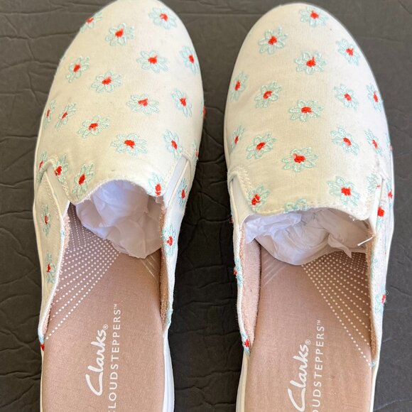 NEW Women's fine canvas Clark's Mules / sandals - Picture 1 of 9